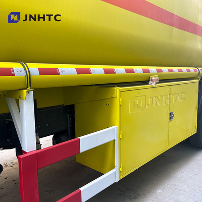 সিনোট্রুক হাও তেল ট্যাঙ্ক ট্রাক 8X4 400HP এলএইচডি ডিজেল জ্বালানী তেল রিফুয়েলিং ট্যাঙ্কার ডেলিভারি