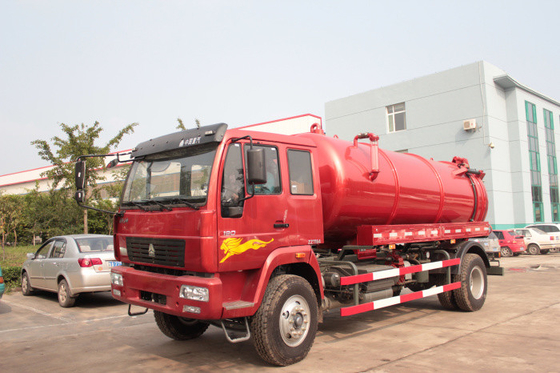 4x2 Sinotruk Howo7 সেলাই স্তন্যপান ট্রাক 10M3 লাল রঙে ট্যাংক ক্ষমতা