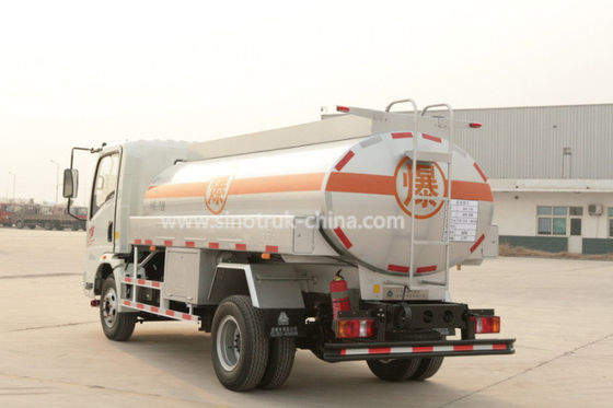 Sinotruk হাল্কা দায়িত্ব বাণিজ্যিক ট্রাক / 4 × 2 জ্বালানীর ডেলিভারি ট্রাক 6 চাকা