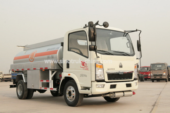 Sinotruk হাল্কা দায়িত্ব বাণিজ্যিক ট্রাক / 4 × 2 জ্বালানীর ডেলিভারি ট্রাক 6 চাকা