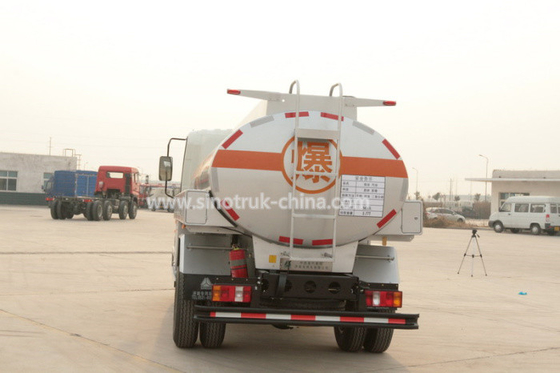Sinotruk হাল্কা দায়িত্ব বাণিজ্যিক ট্রাক / 4 × 2 জ্বালানীর ডেলিভারি ট্রাক 6 চাকা