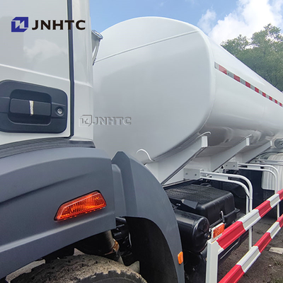 নতুন BEIBEN 4x2 15m3 রাস্তা ধুলো প্রতিরোধের জন্য স্প্রিংকলার ট্রাক দাম