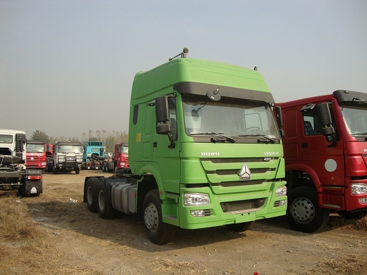 Sinotruk HOWO 25 টন হোয়াইট প্রাইম মুভার ট্রাক D12.42 দুটি বিছানা সঙ্গে
