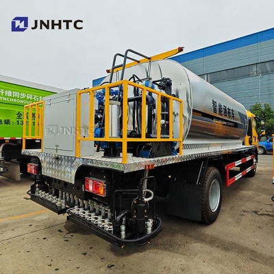 HOWO অ্যাসফাল্ট স্প্রেিং সরঞ্জাম ট্রাক 4X2 160HP ইন্টেলিজেন্ট বিটুমেন স্প্রেডার বিক্রয়ের জন্য