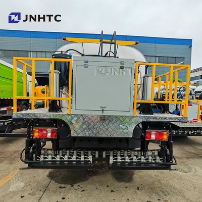 HOWO অ্যাসফাল্ট স্প্রেিং সরঞ্জাম ট্রাক 4X2 160HP ইন্টেলিজেন্ট বিটুমেন স্প্রেডার বিক্রয়ের জন্য