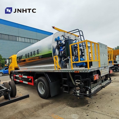 HOWO অ্যাসফাল্ট স্প্রেিং সরঞ্জাম ট্রাক 4X2 160HP ইন্টেলিজেন্ট বিটুমেন স্প্রেডার বিক্রয়ের জন্য