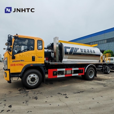 HOWO অ্যাসফাল্ট স্প্রেিং সরঞ্জাম ট্রাক 4X2 160HP ইন্টেলিজেন্ট বিটুমেন স্প্রেডার বিক্রয়ের জন্য