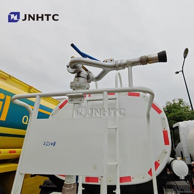 নতুন HOWO লাইট ওয়াটার ট্রাক 4x2 5000 লিটার 5 টন ওয়াটার ক্যারিয়ার ট্যাঙ্কার ট্রাক মূল্য
