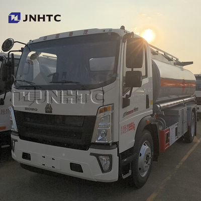 HOWO জ্বালানী ট্যাঙ্কার ট্রাক 4X2 8cbm হালকা দায়িত্ব তেল ট্যাংক ট্রাক