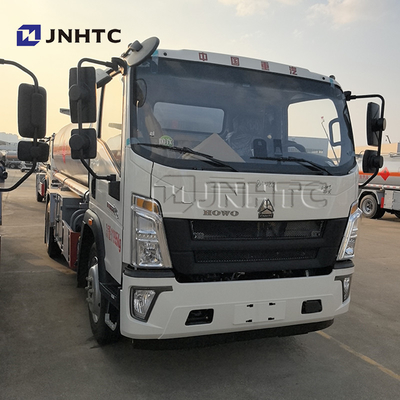 HOWO জ্বালানী ট্যাঙ্কার ট্রাক 4X2 8cbm হালকা দায়িত্ব তেল ট্যাংক ট্রাক
