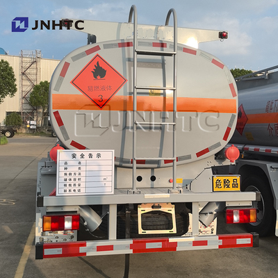 HOWO জ্বালানী ট্যাঙ্কার ট্রাক 4X2 8cbm হালকা দায়িত্ব তেল ট্যাংক ট্রাক