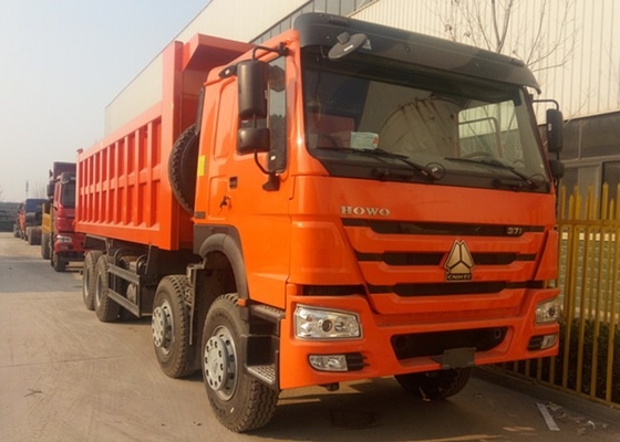 চার - এক্সেল সিনটুকু 371 এইচপি হেভি ডাম্প ট্রাক 8 × 4 50 টন 28CBM লোড হচ্ছে