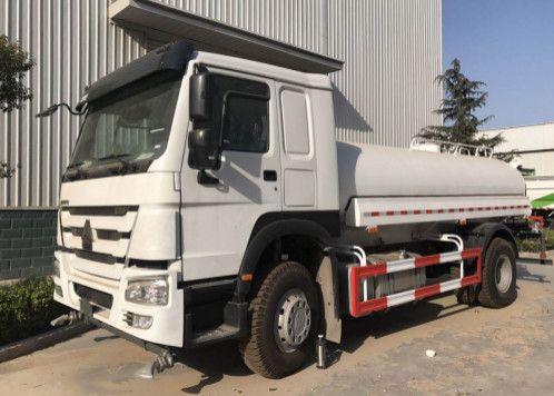 সিনোট্রুক হাওও 4x2 6x4 10000L জল স্প্রে ট্রাক