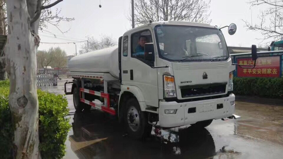 সিনোট্রুক লাইট মডেল 8000L জল ট্যাঙ্ক ট্রাক 4x2 ইউরো 3 নির্গমন