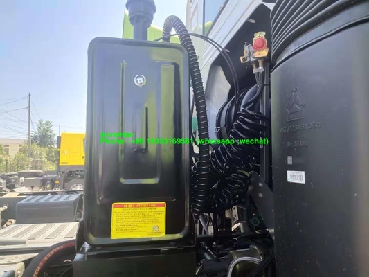 1000 টি তেল ট্যাঙ্ক সহ 40T 420hp সিনোট্রুক ট্রাক্টর ট্রাক