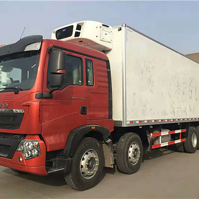 সিনোট্রুক HOWO 45cbm ফ্রিজার রেফ্রিজারেটর 8x4 রেফ্রিজারেটেড ট্রাক 20 টন রেফ্রিজারেটিং ভারী ট্রাক