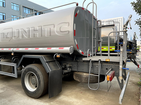 Sinotruk Howo 6 হুইলার 4*2 ফুয়েল ট্যাঙ্কার ট্রাক Howo অয়েল ট্যাঙ্কার 10000L