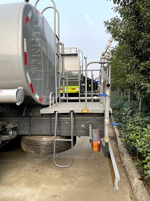 Sinotruk জল স্প্রে ট্রাক 6x4 10 চাকার 15000L জল স্প্রিঙ্কলার ট্রাক