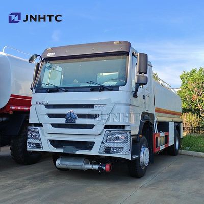হাও তেল ট্যাঙ্কার ট্রাক 4X2 266HP 30000 লিটার জ্বালানী পরিবহন জ্বালানী ট্যাংকার ট্রাক